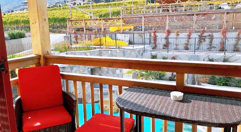 Rental apartment with yard, private pool & jacuzzi — photo 5