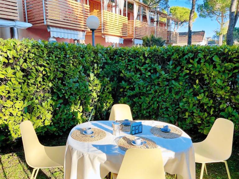 Apartment with patio, yard & grill in Lignano Sabbiadoro