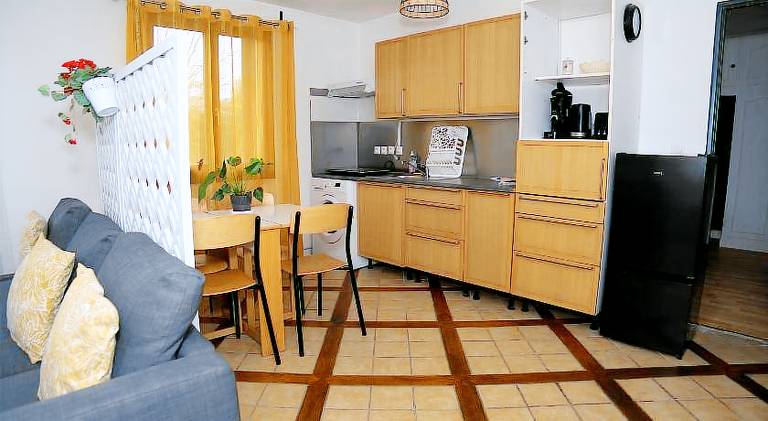 Apartment with garden, BBQ & patio — photo 3