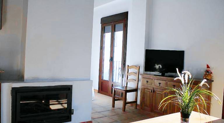 Apartment with patio, barbecue & pool — photo 2