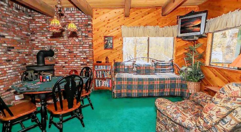 Summit Adventure - Beautiful, spacious and quiet home! Foosball, pool and poker table! Jet tub! — photo 4