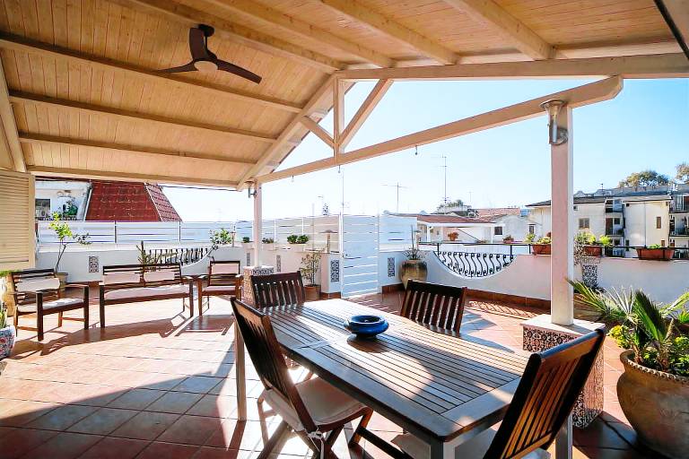 Fully equipped rental apartment with grill, fast internet & patio | City view | Close to the beach | Pets are welcome — photo 3