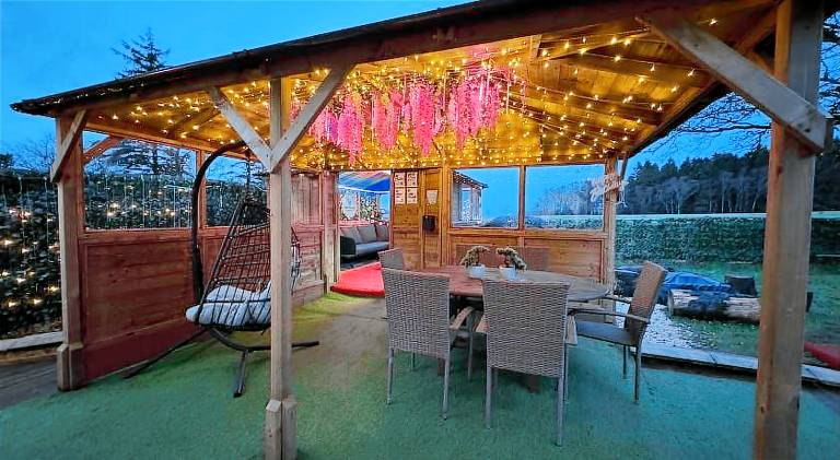 FINN VILLAGE "Raspberry Cottage" Private Garden, 6-seater HOT TUB, Firepit & Pizza Stove — photo 3