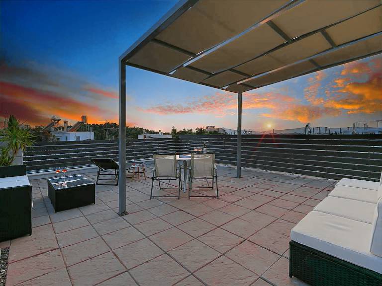 Iliodorou2 4 Acropolis terrace Athenian studio