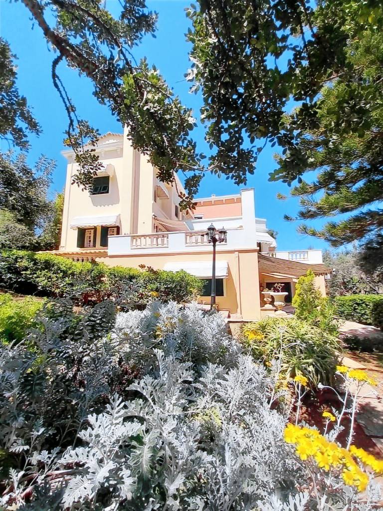 Villa with private pool, BBQ & patio — photo 5