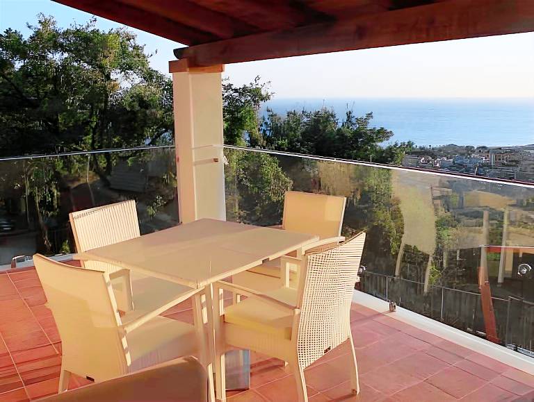 House with patio & garden — photo 4