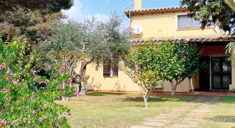 Vacation home with 1 room for 8 persons in Villasimius