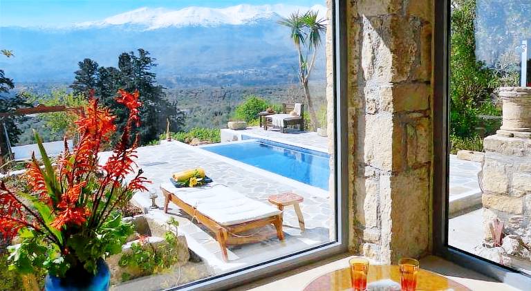 Villa with private pool, jacuzzi & yard | Pets allowed — photo 3
