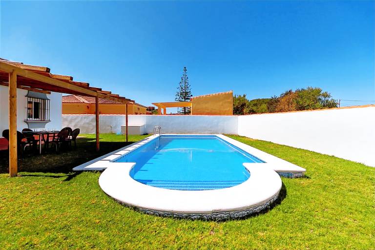 House with fast internet, barbeque & private pool | Perfect for remote work — photo 3