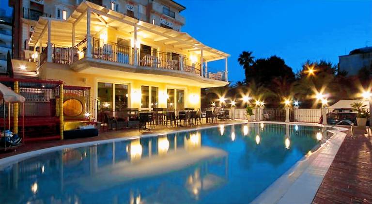 Hotel Mocambo piscina, spiaggia e biciclette — photo 2