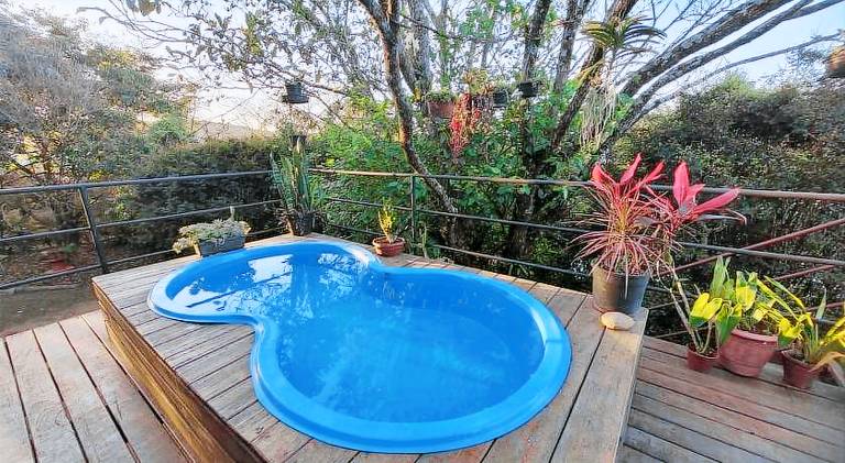 Chalet with pool & hot tub — photo 4
