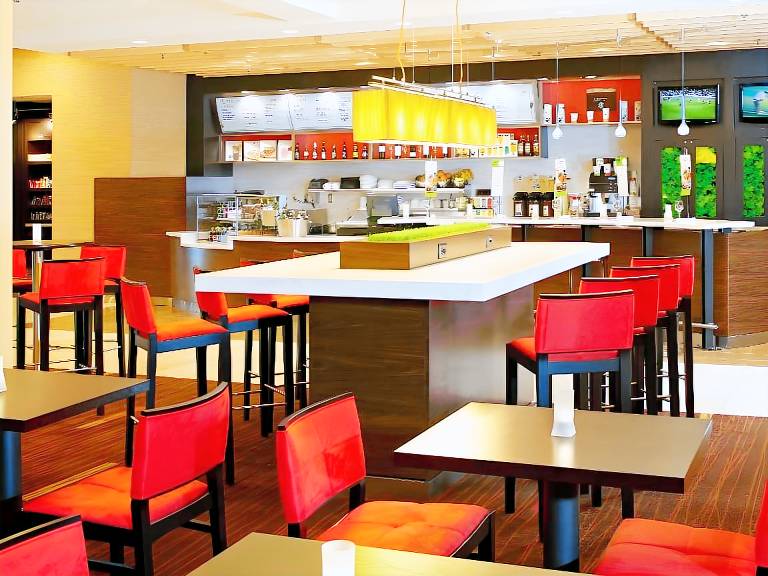 Courtyard by Marriott Milwaukee Downtown — photo 5
