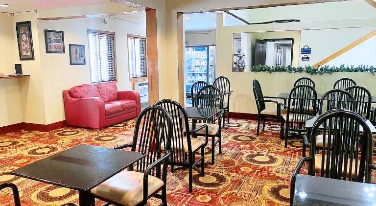 Days Inn by Wyndham Fort Dodge — photo 5