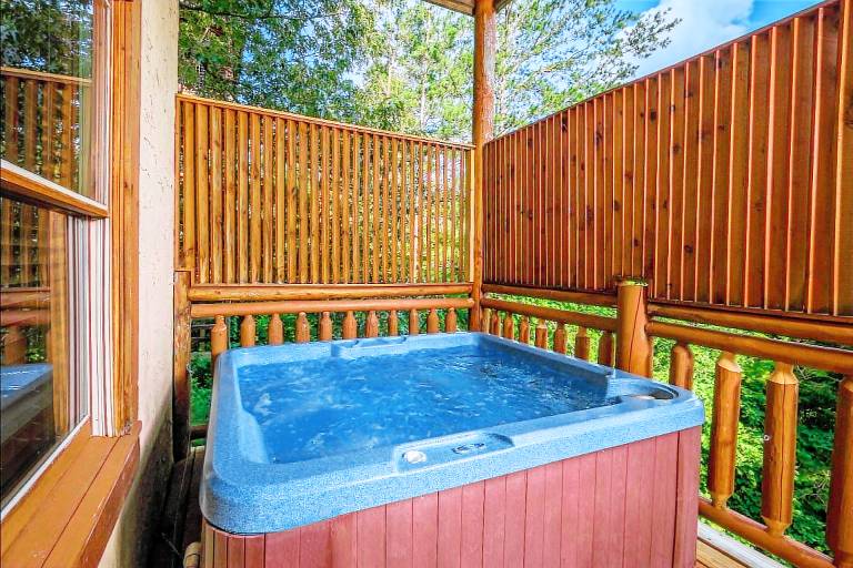 Children-friendly spacious cabin with pool, barbeque & jacuzzi | Mountain view | Pets are welcome in Pigeon Forge, TN