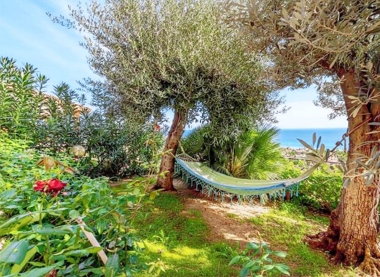 Villa with garden, grill & terrace | Sea view — photo 4