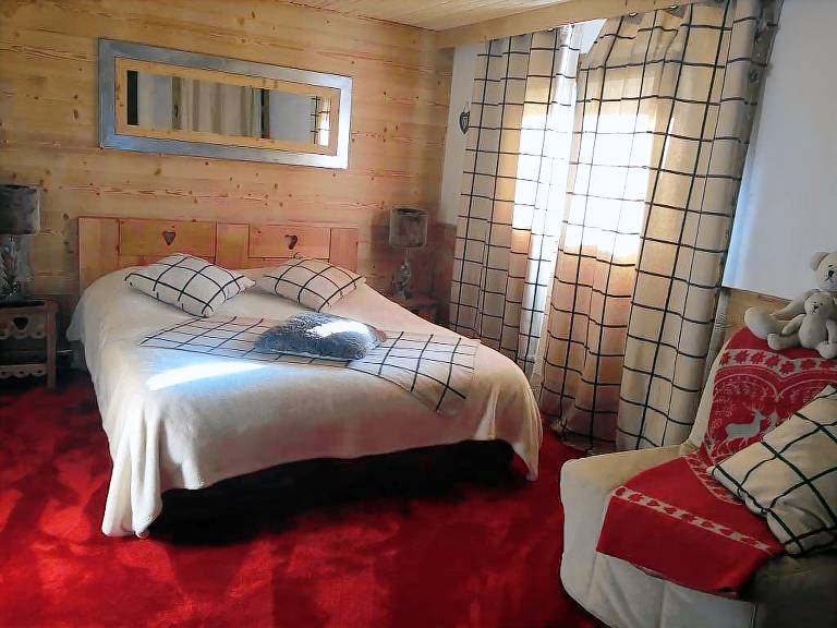 Chalet with sauna, yard & grill | Lake view — photo 5