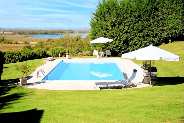 Villa with private pool, garden & grill — photo 3