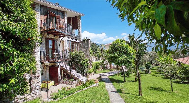 Holiday apartment with patio, yard & pool | Beach nearby | Suitable for remote work | Pet-friendly — photo 3