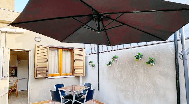 House with 2 rooms for 6 persons in Biancavilla