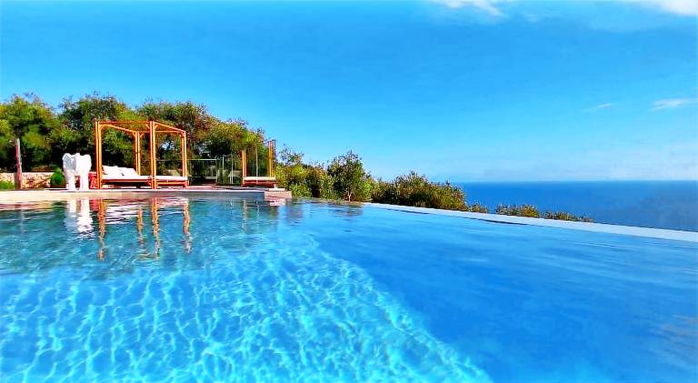 Villa with patio, garden & pool | Next to the beach | Pet-friendly in Parga