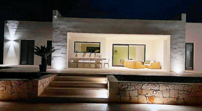 Villa with private pool, BBQ & garden | Perfect for remote work — photo 4