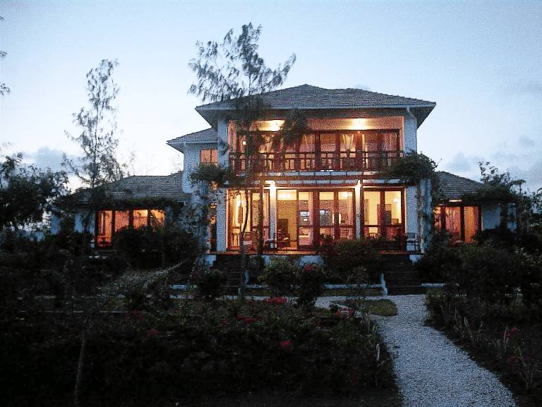 Children-friendly villa with pool, yard & terrace | Beach nearby | Suitable for remote work | Pets are welcome in Matemwe