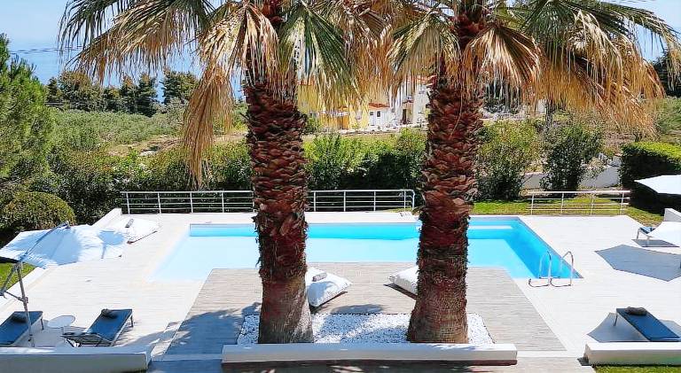 Villa with pool — photo 2