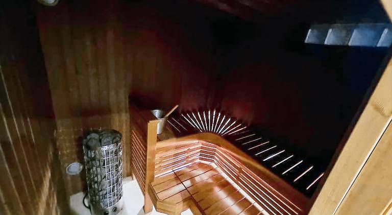 Villa with 5 rooms for 11 persons — photo 3