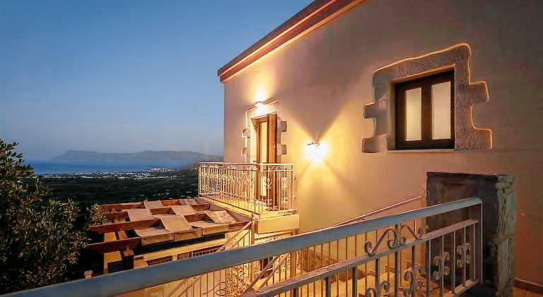 Villa with garden, terrace & grill — photo 4