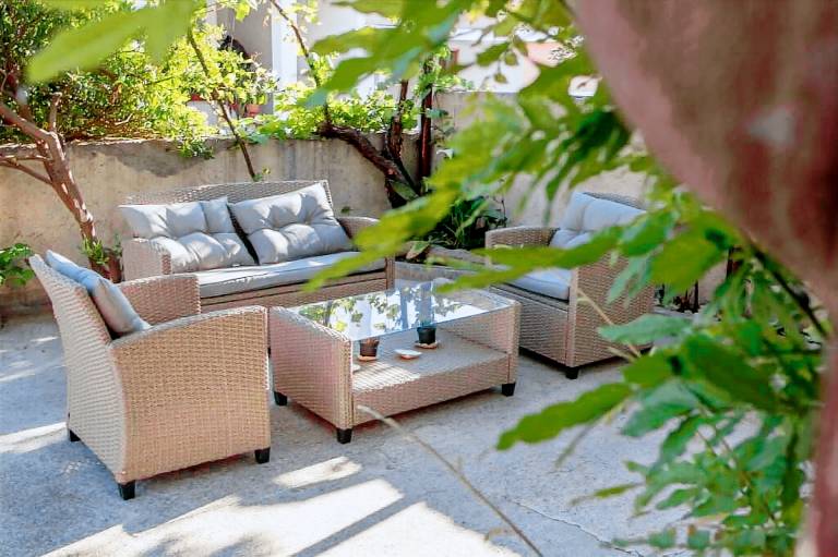 Fully equipped apartment with terrace, barbeque & yard | Pets are welcome — photo 4