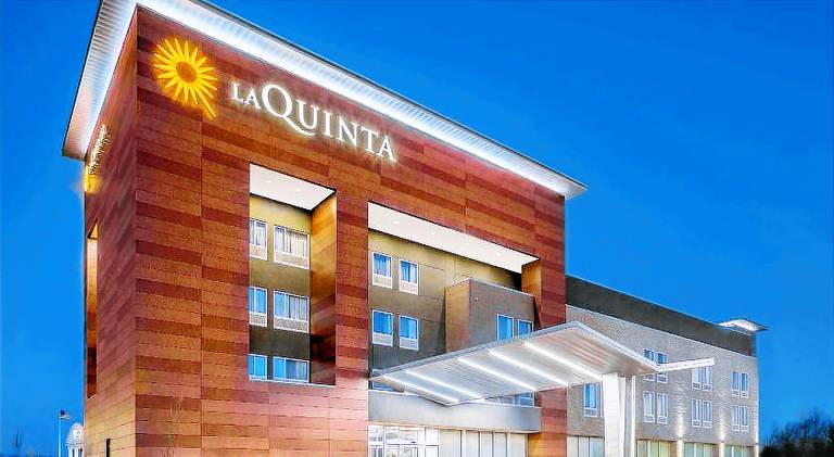 La Quinta Inn & Suites by Wyndham Louisville NE/Old Henry Rd in Louisville, KY