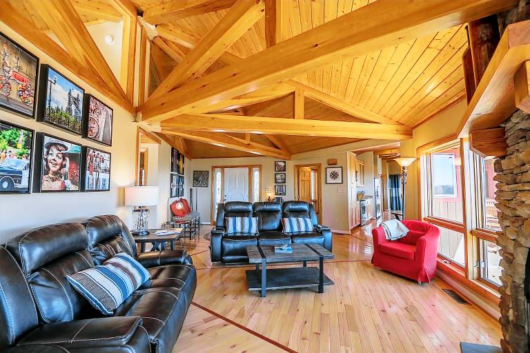 Vacation home with patio | Mountain view — photo 5