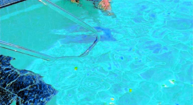 Apartment with pool — photo 5