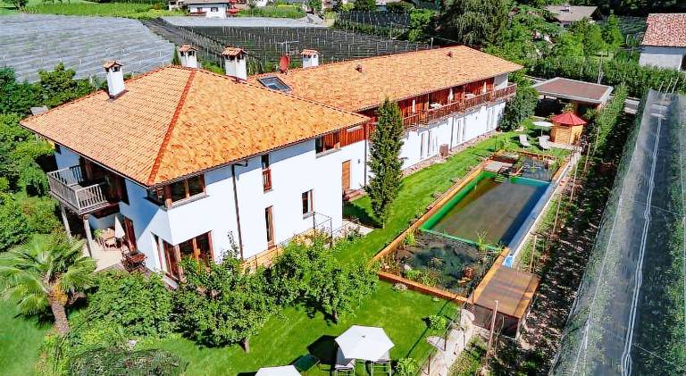 Apartment with barbeque, private pool & terrace in Lana