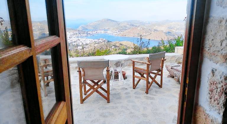 Villa with barbeque, patio & yard — photo 3