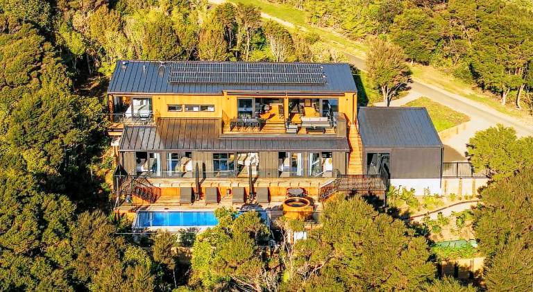 Villa with pool & jacuzzi — photo 5