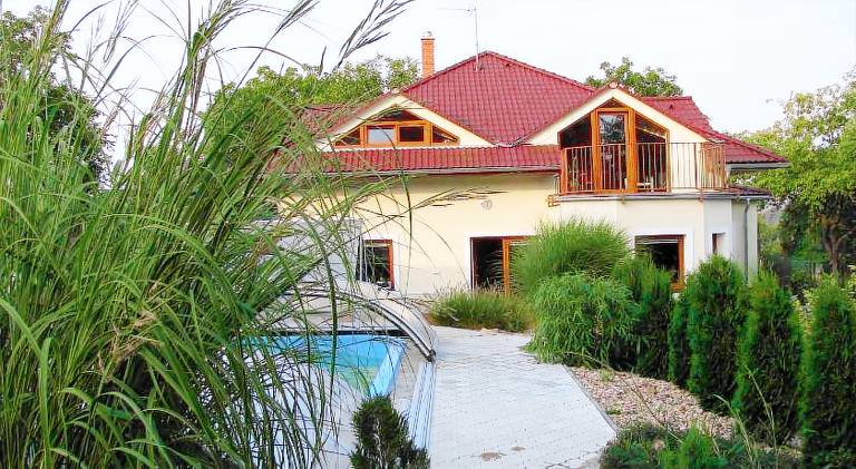 Vacation home with yard, patio & private pool in Kromeriz