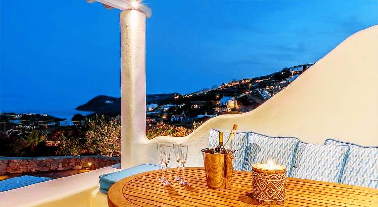 Villa with patio, pool & yard — photo 3