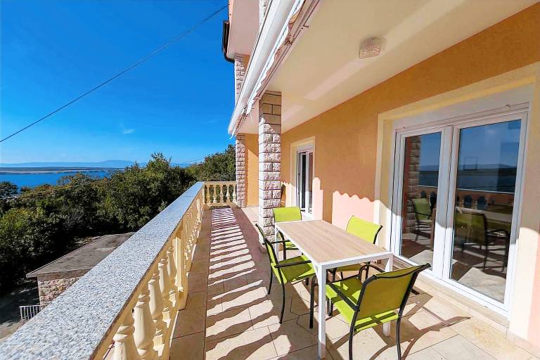 Holiday apartment with air conditioning and sea view — photo 2