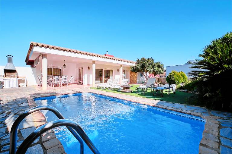 Fully equipped ample vacation home with terrace, garden & private pool | Pets allowed in Begur