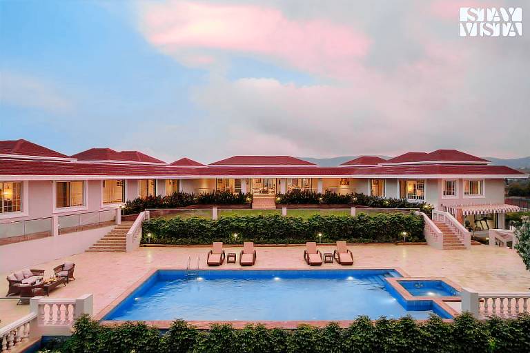 372 m&sup2; Villa
