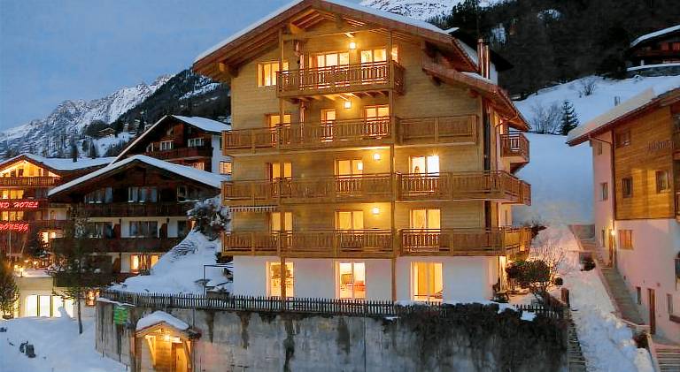 Holiday apartment with patio in Zermatt
