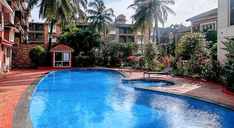 Rental apartment with pool & yard — photo 3
