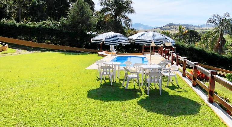 Vacation home with pool — photo 4