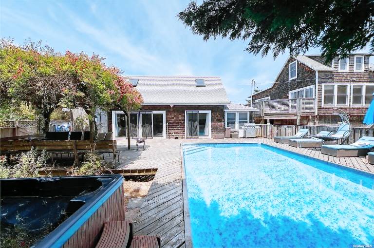 House Point o' Woods