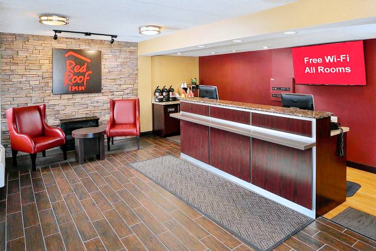 Red Roof Inn Milwaukee – Airport/ Oak Creek in Milwaukee, WI