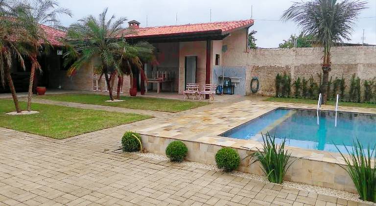 House with pool — photo 5
