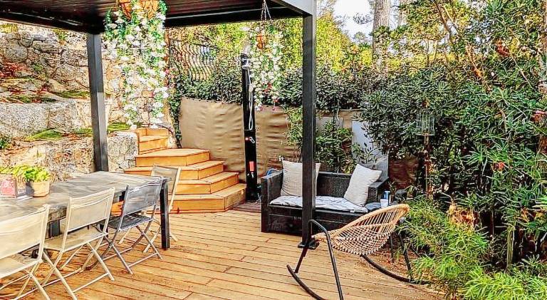 Charming chalet with pool, patio & garden | Good for workation | Pets allowed in Fréjus