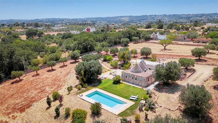 Family-oriented wonderful house with grill, garden & private pool | Pool view | Pets are welcome — photo 5