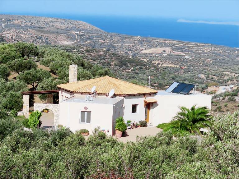 Vacation home with barbeque, yard & patio | Nature view | Perfect for remote work — photo 2